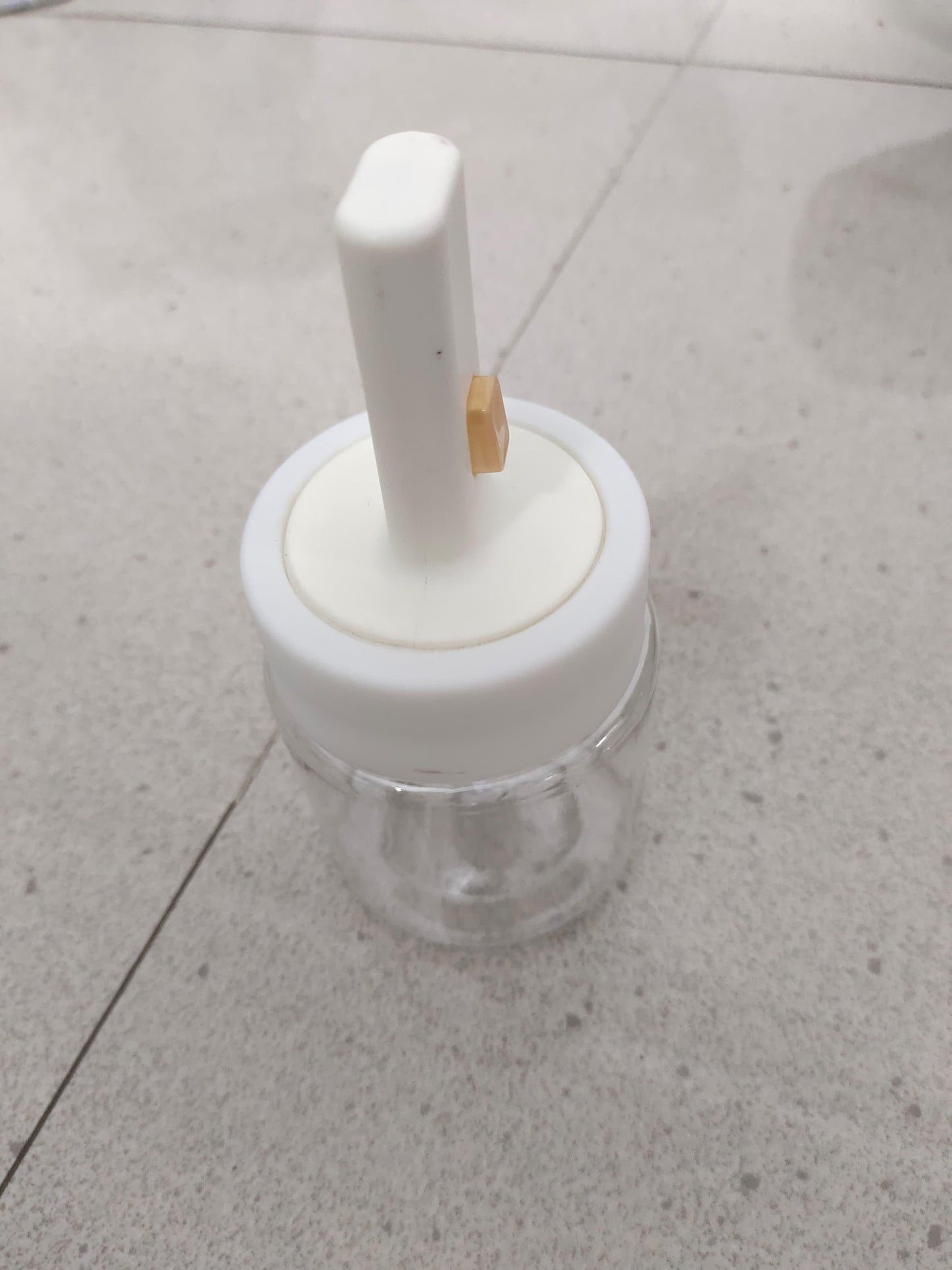 Glass Tank with Integrated Spoon